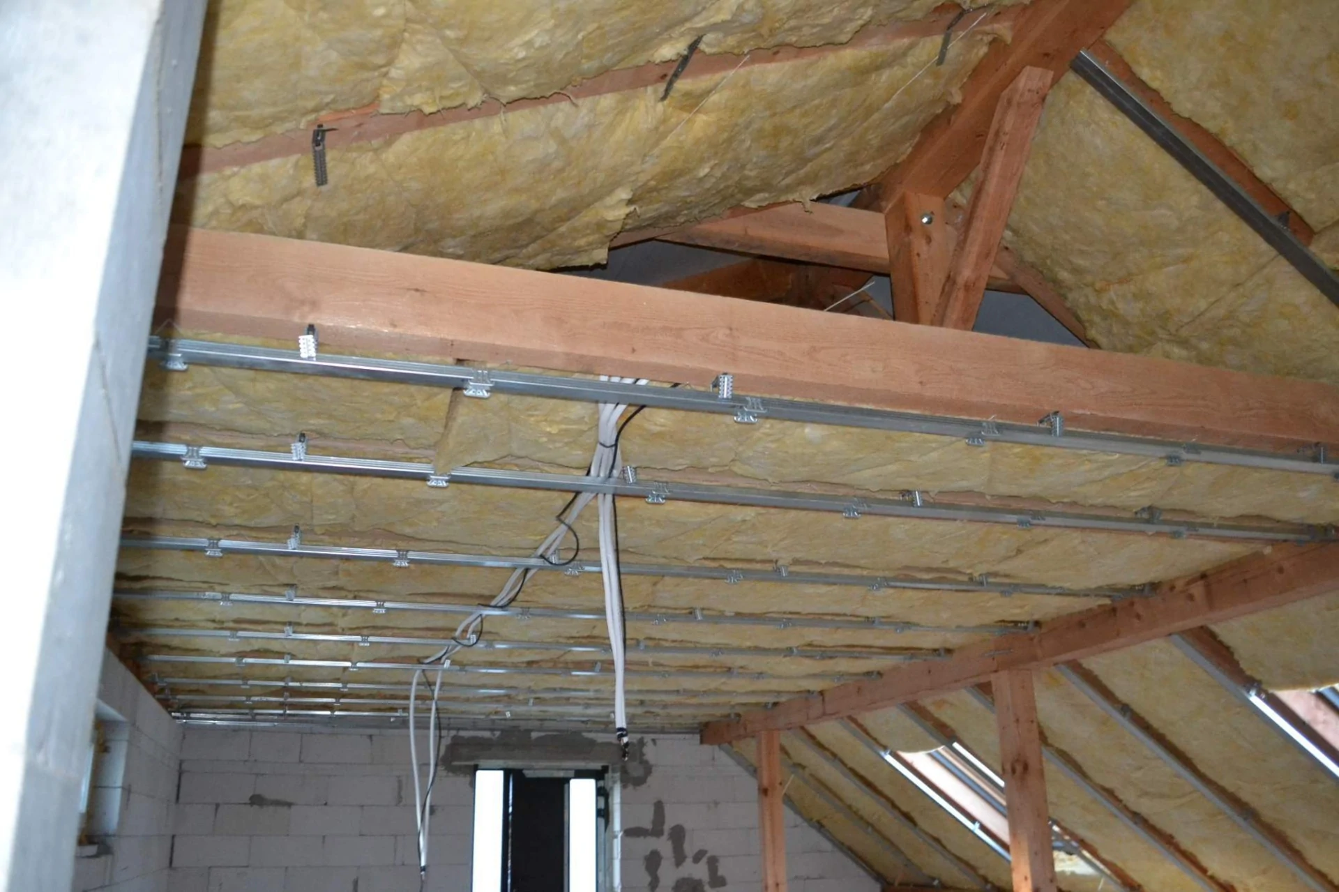 Izolace a konstrukce podhledu